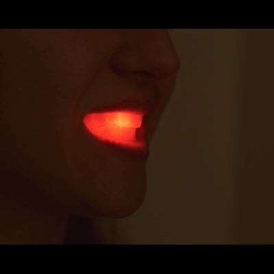 DIENTES BUCAL LUMINOSO