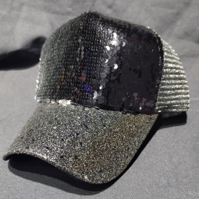 GORRA TRUCKER BRILLOS