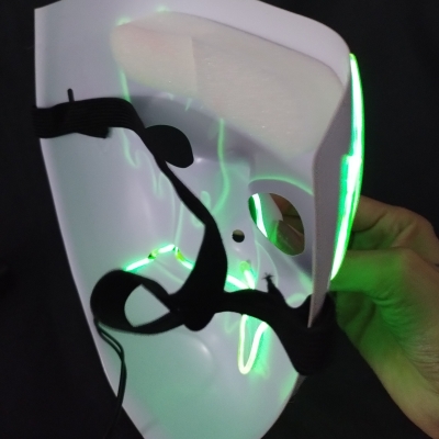 MÁSCARA NEON LED CON PILAS